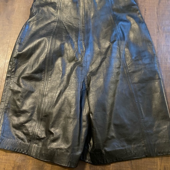 Black leather high waisted shorts - Picture 7 of 8